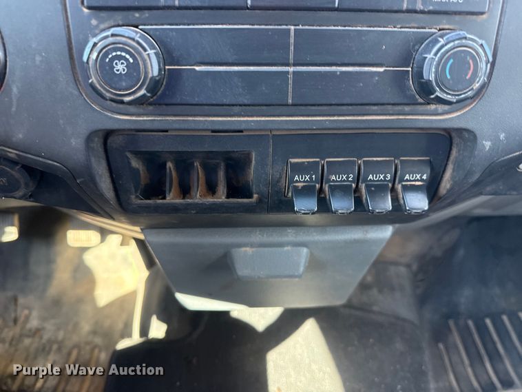 image for item DQ4283 2012 Ford F550 Super Duty Ext. Cab flatbed truck