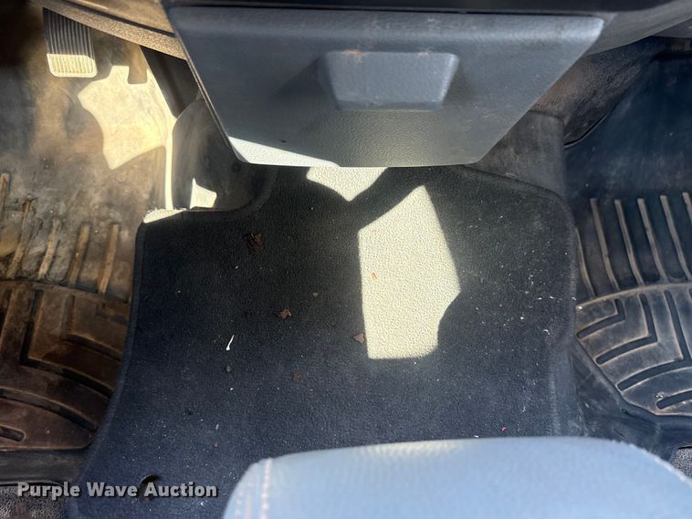 image for item DQ4283 2012 Ford F550 Super Duty Ext. Cab flatbed truck