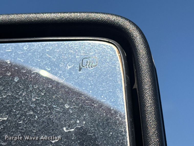 image for item DQ4283 2012 Ford F550 Super Duty Ext. Cab flatbed truck