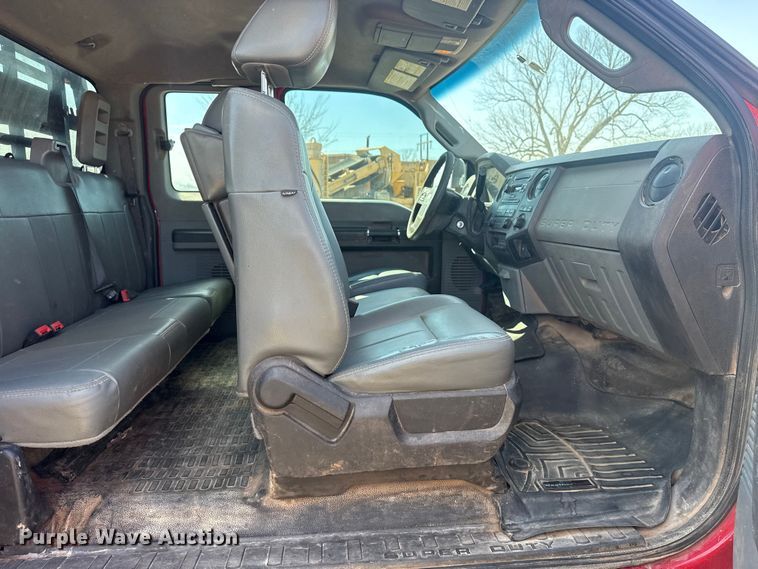 image for item DQ4283 2012 Ford F550 Super Duty Ext. Cab flatbed truck