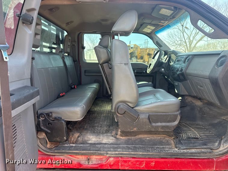 image for item DQ4283 2012 Ford F550 Super Duty Ext. Cab flatbed truck