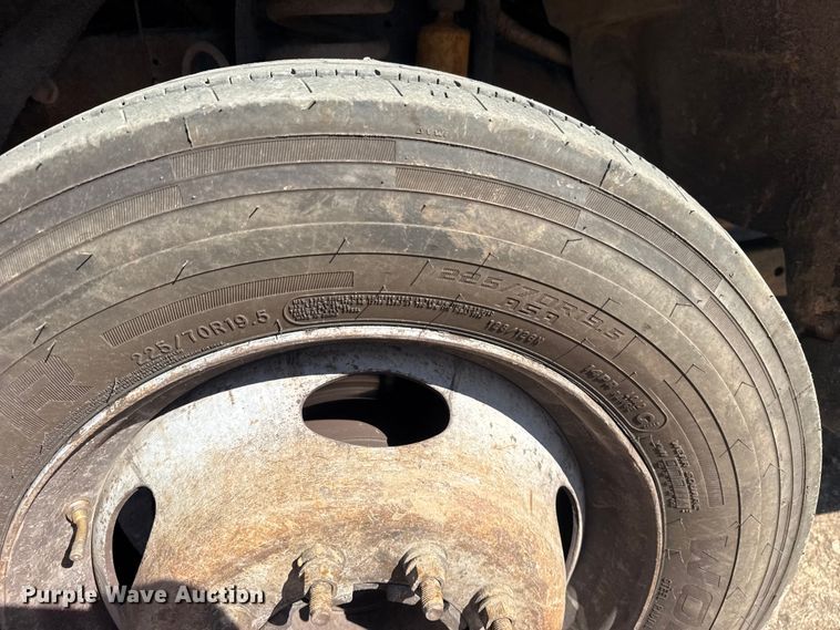 image for item DQ4283 2012 Ford F550 Super Duty Ext. Cab flatbed truck