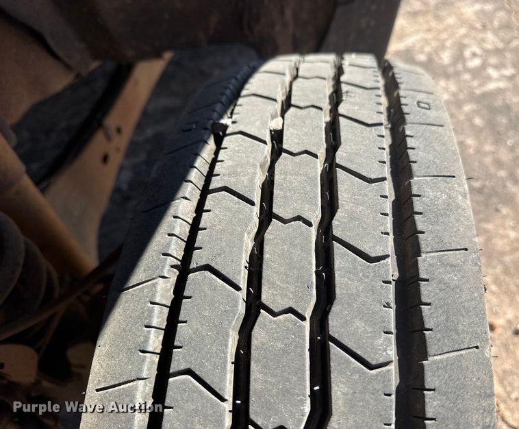 image for item DQ4283 2012 Ford F550 Super Duty Ext. Cab flatbed truck