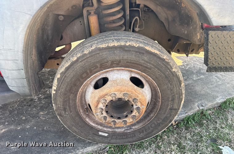 image for item DQ4283 2012 Ford F550 Super Duty Ext. Cab flatbed truck