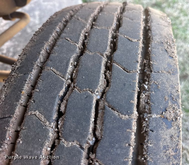 image for item DQ4283 2012 Ford F550 Super Duty Ext. Cab flatbed truck