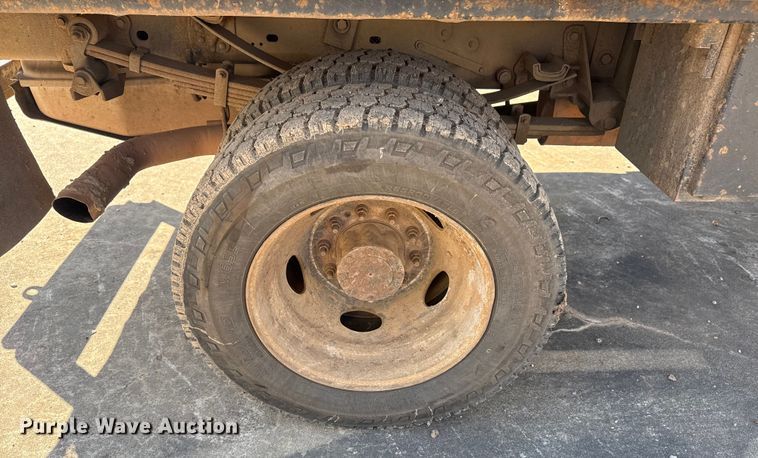 image for item DQ4283 2012 Ford F550 Super Duty Ext. Cab flatbed truck