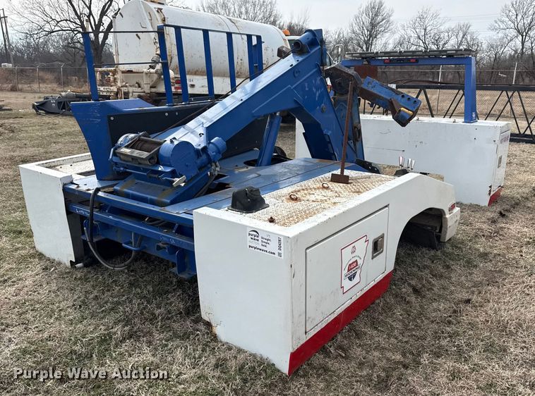 image for item DQ4287 Miller Industries wrecker bed