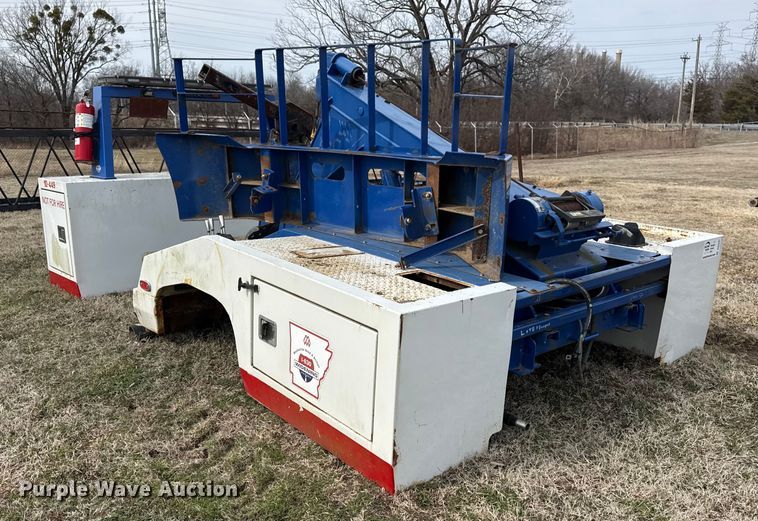 image for item DQ4287 Miller Industries wrecker bed