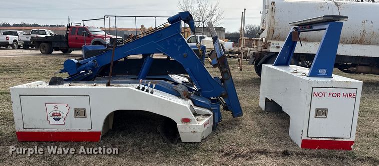 image for item DQ4287 Miller Industries wrecker bed