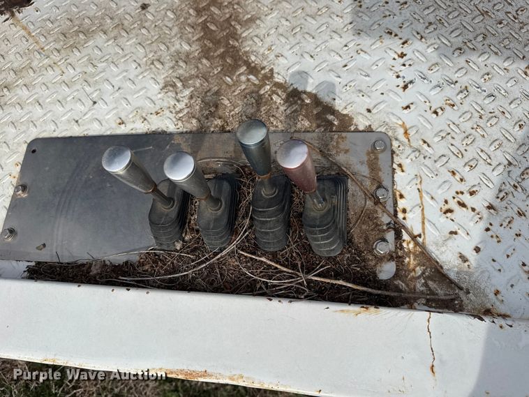 image for item DQ4287 Miller Industries wrecker bed