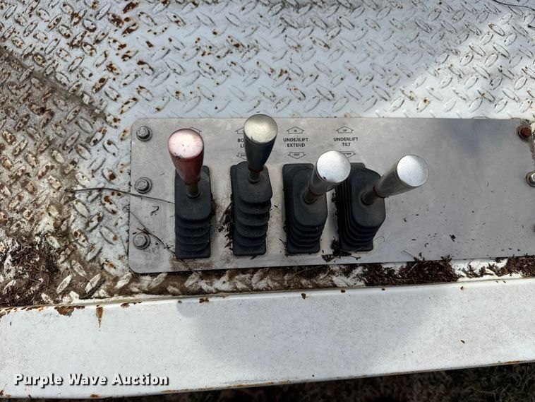 image for item DQ4287 Miller Industries wrecker bed