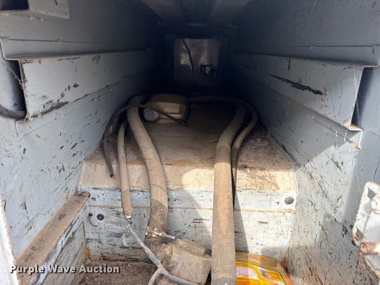 image for item DQ4287 Miller Industries wrecker bed