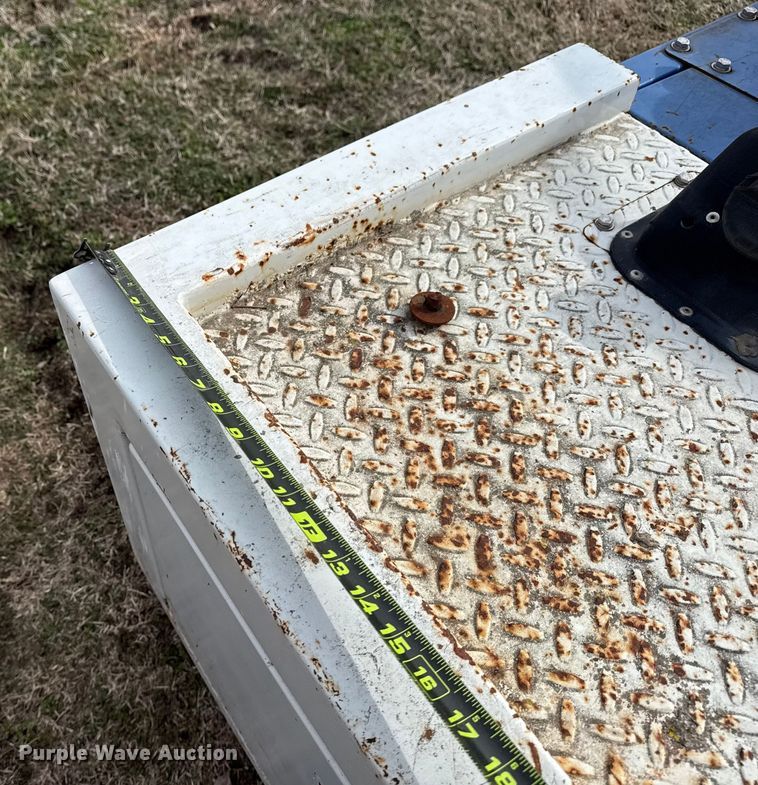 image for item DQ4287 Miller Industries wrecker bed