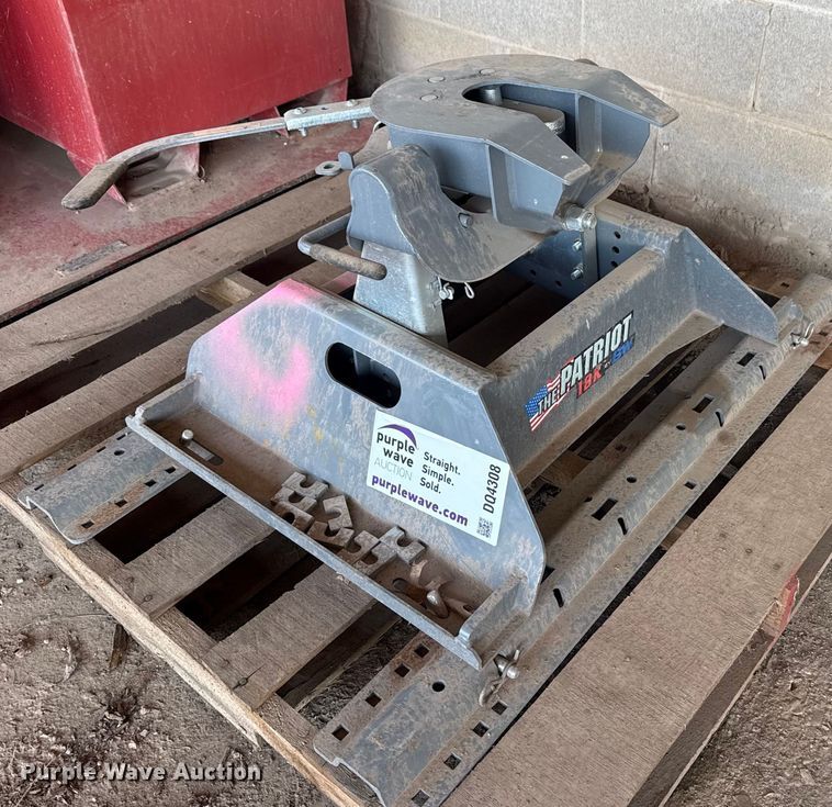 image for item DQ4308 BW The Patriot 18K fifth wheel plate