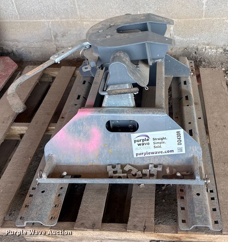 image for item DQ4308 BW The Patriot 18K fifth wheel plate