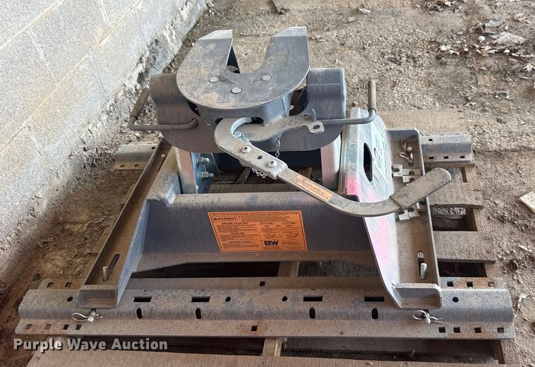 image for item DQ4308 BW The Patriot 18K fifth wheel plate