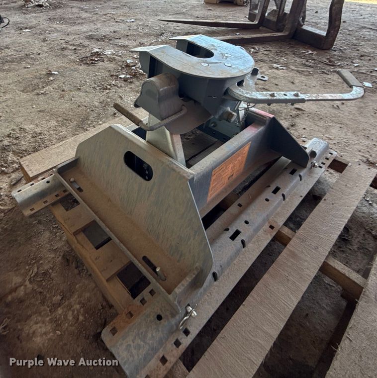 image for item DQ4308 BW The Patriot 18K fifth wheel plate