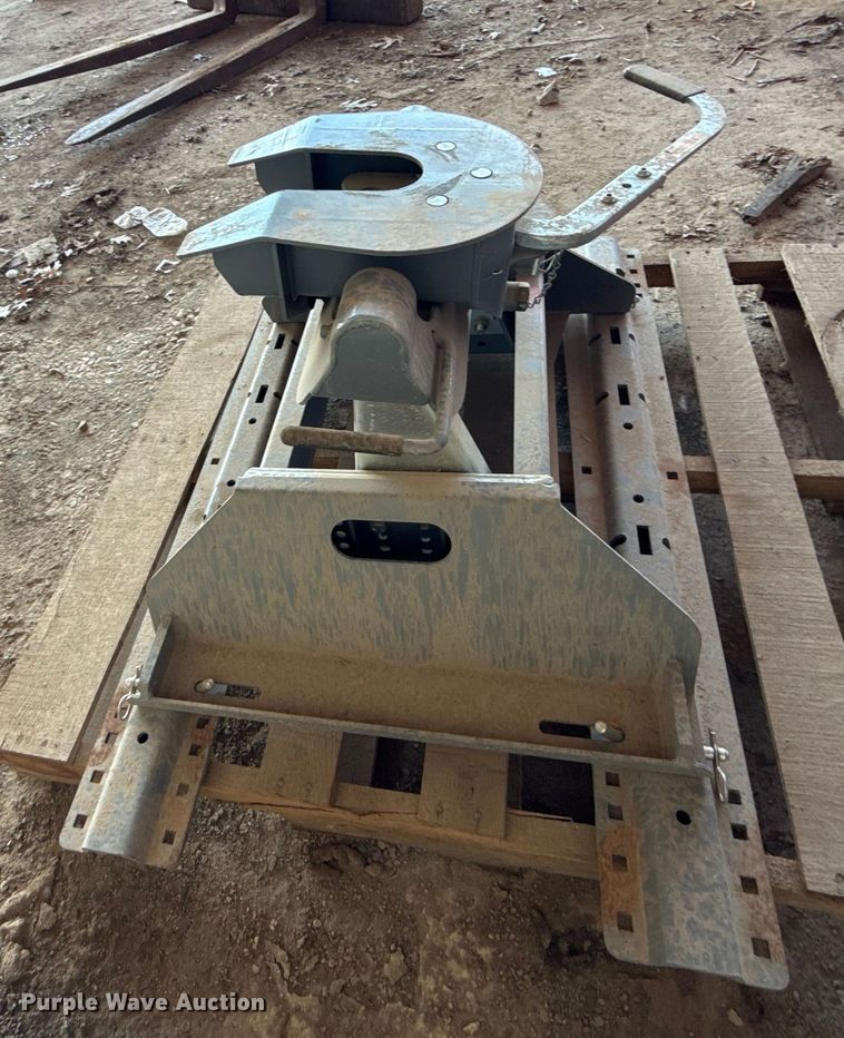 image for item DQ4308 BW The Patriot 18K fifth wheel plate