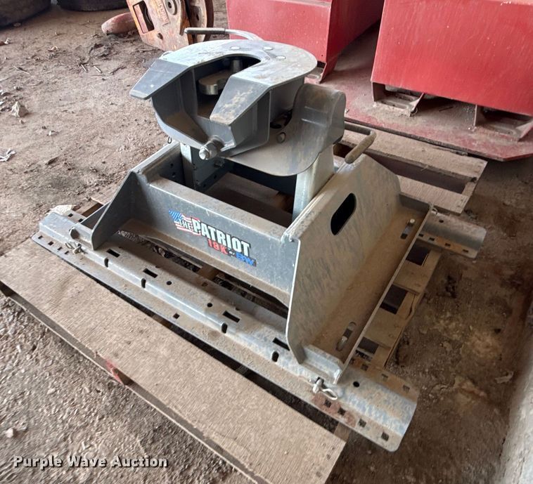 image for item DQ4308 BW The Patriot 18K fifth wheel plate