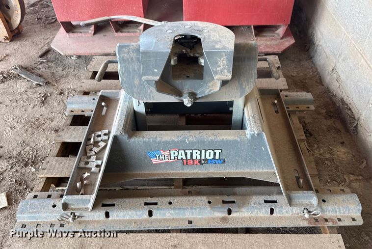 image for item DQ4308 BW The Patriot 18K fifth wheel plate