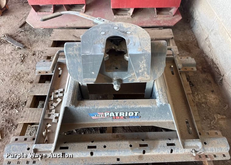 image for item DQ4308 BW The Patriot 18K fifth wheel plate