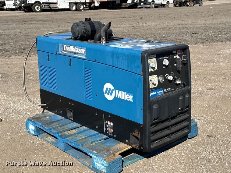 image for item DQ4319 Miller Trailblazer 302 Air Pak welder/generator