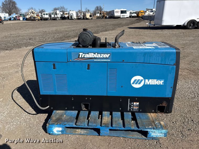image for item DQ4319 Miller Trailblazer 302 Air Pak welder/generator