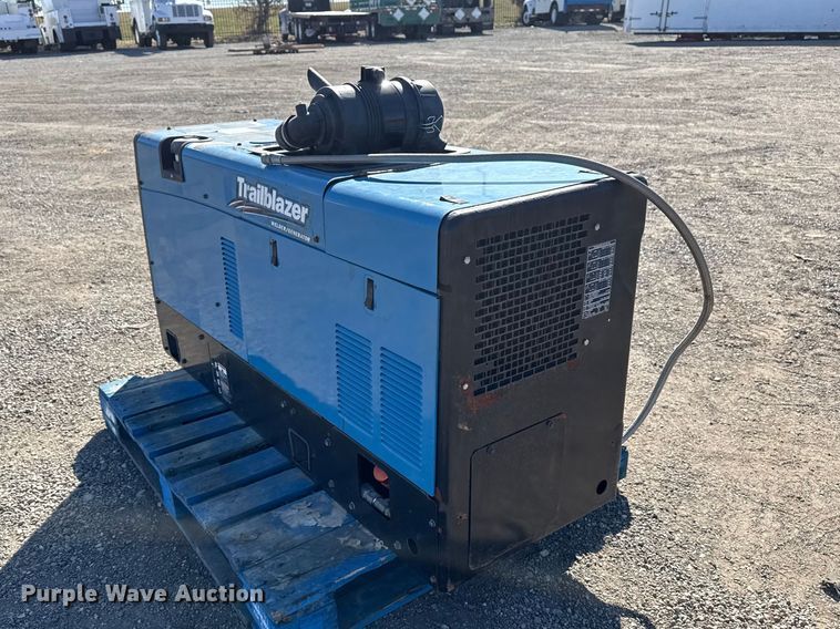 image for item DQ4319 Miller Trailblazer 302 Air Pak welder/generator