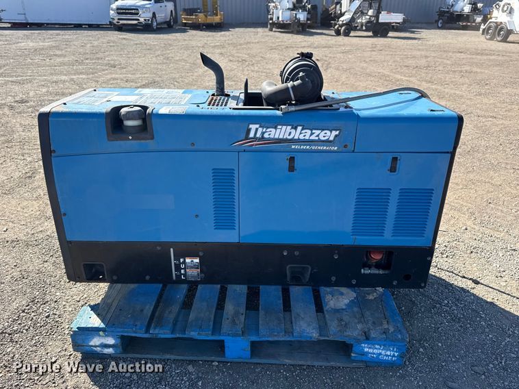 image for item DQ4319 Miller Trailblazer 302 Air Pak welder/generator
