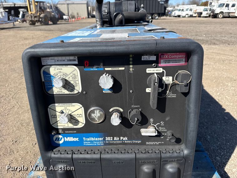 image for item DQ4319 Miller Trailblazer 302 Air Pak welder/generator