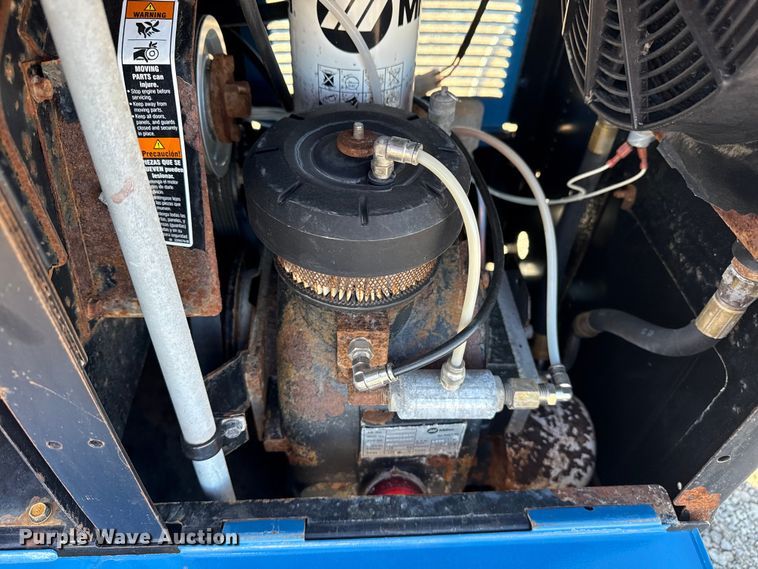 image for item DQ4319 Miller Trailblazer 302 Air Pak welder/generator