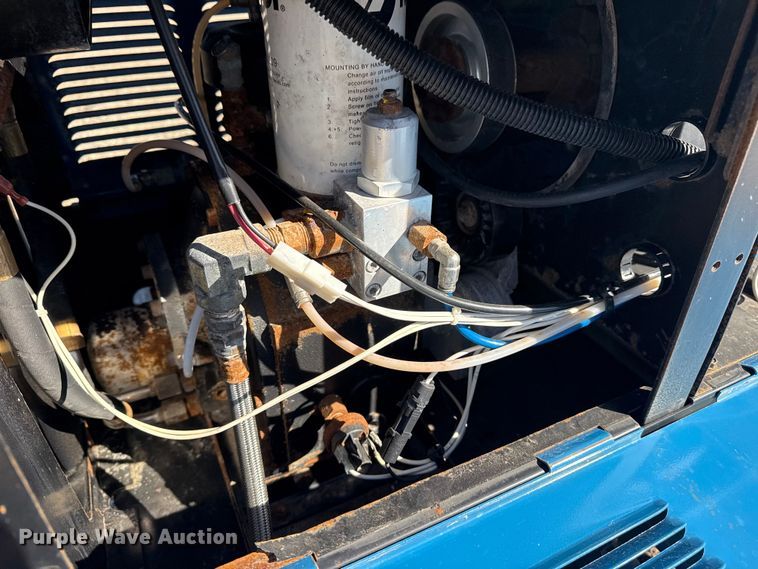 image for item DQ4319 Miller Trailblazer 302 Air Pak welder/generator