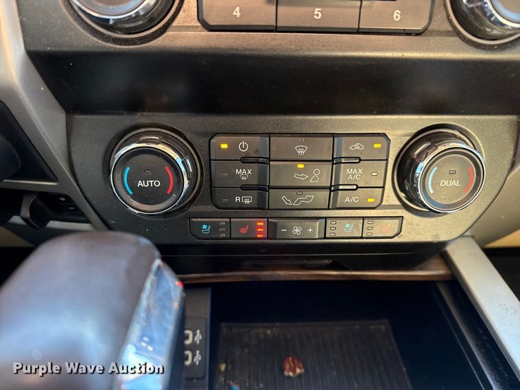 image for item DQ4326 2020 Ford F150 Crew Cab pickup truck