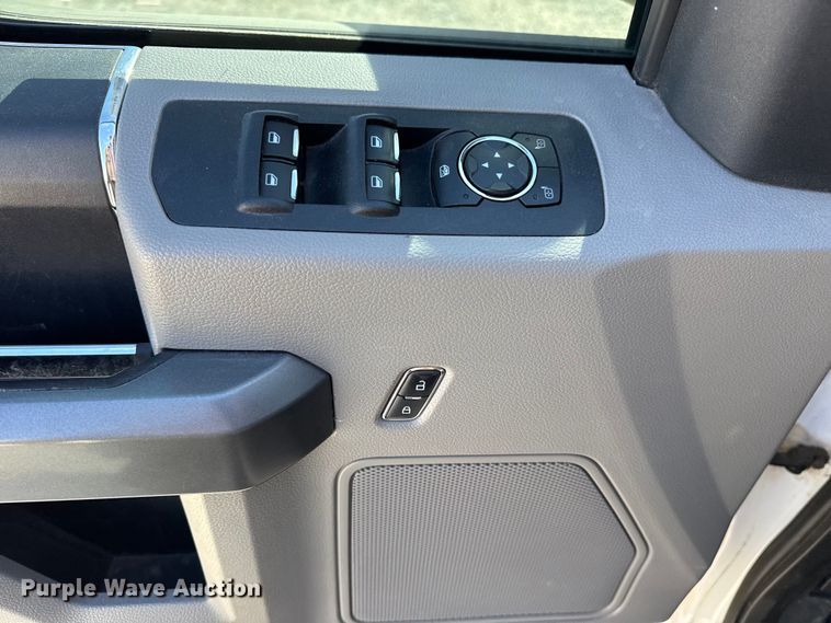 image for item DQ4329 2017 Ford F150 Crew Cab pickup truck