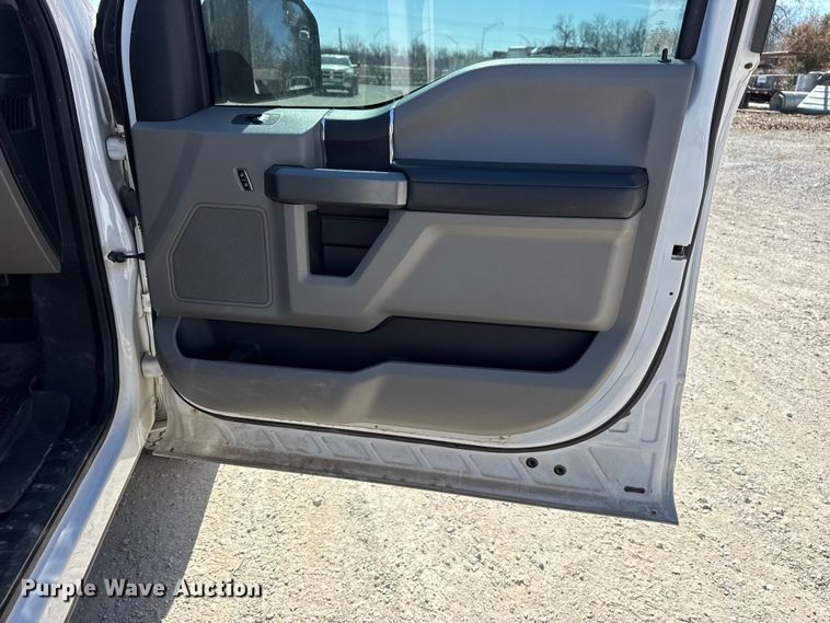 image for item DQ4329 2017 Ford F150 Crew Cab pickup truck