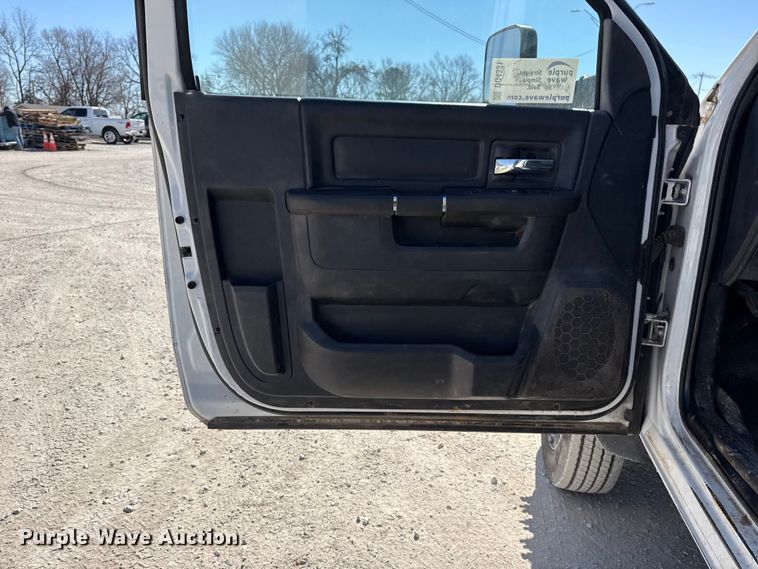 image for item DQ4331 2011 Dodge Ram 5500 flatbed truck