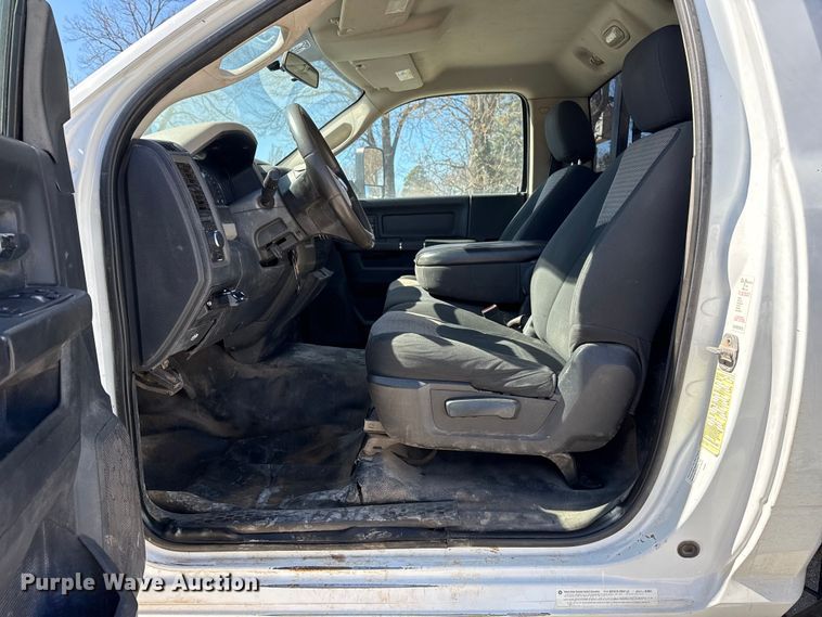 image for item DQ4331 2011 Dodge Ram 5500 flatbed truck