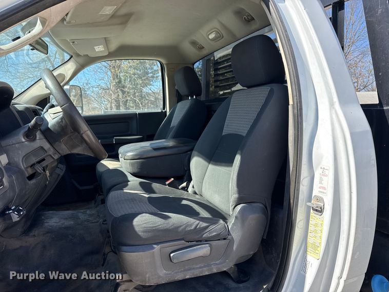 image for item DQ4331 2011 Dodge Ram 5500 flatbed truck