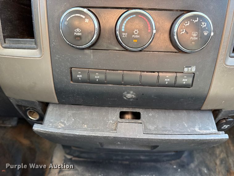 image for item DQ4331 2011 Dodge Ram 5500 flatbed truck