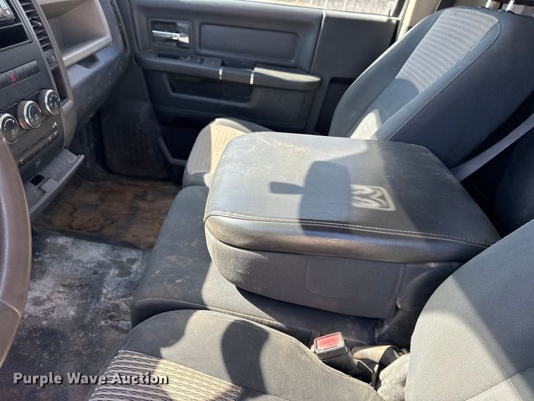 image for item DQ4331 2011 Dodge Ram 5500 flatbed truck