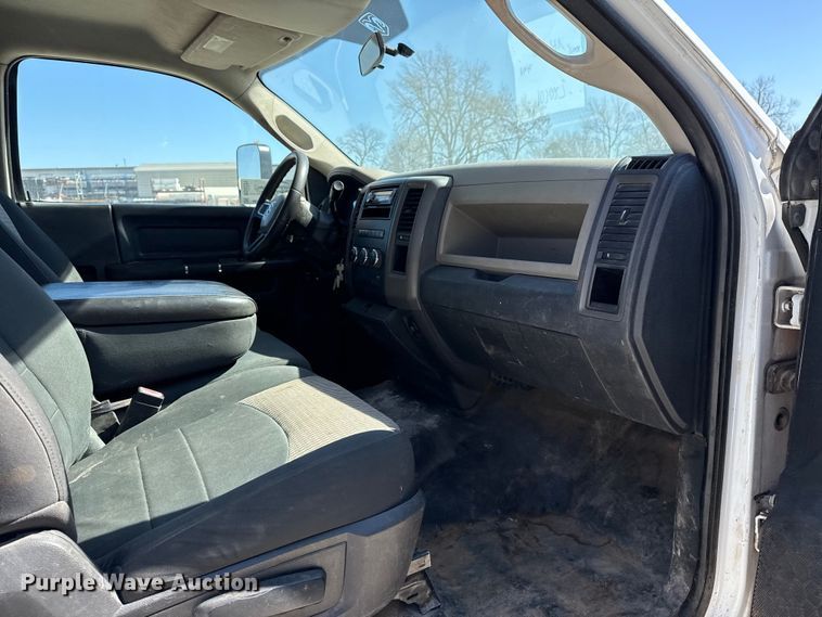 image for item DQ4331 2011 Dodge Ram 5500 flatbed truck