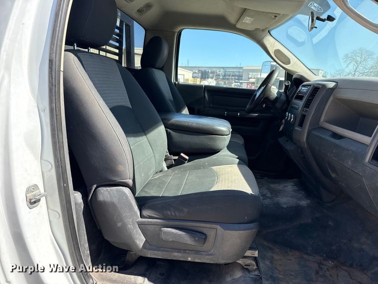 image for item DQ4331 2011 Dodge Ram 5500 flatbed truck