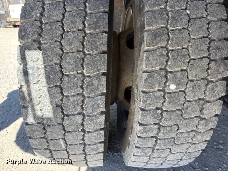 image for item DQ4331 2011 Dodge Ram 5500 flatbed truck