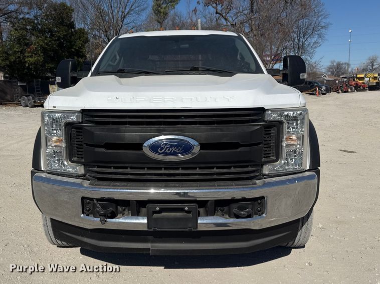 image for item DQ4333 2018 Ford F550 Super Duty Crew Cab flatbed truck