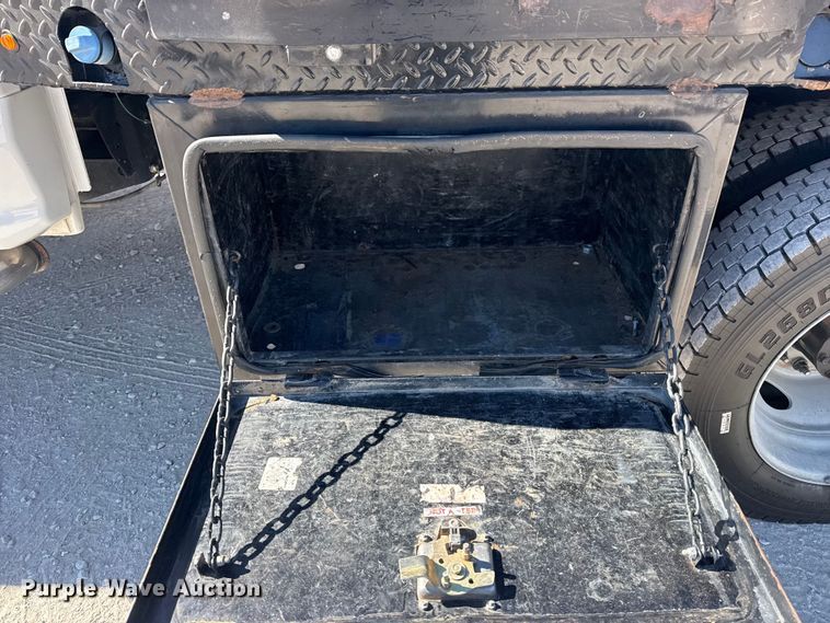 image for item DQ4333 2018 Ford F550 Super Duty Crew Cab flatbed truck