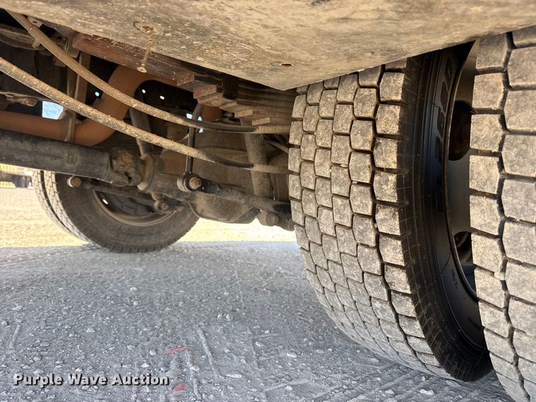 image for item DQ4333 2018 Ford F550 Super Duty Crew Cab flatbed truck