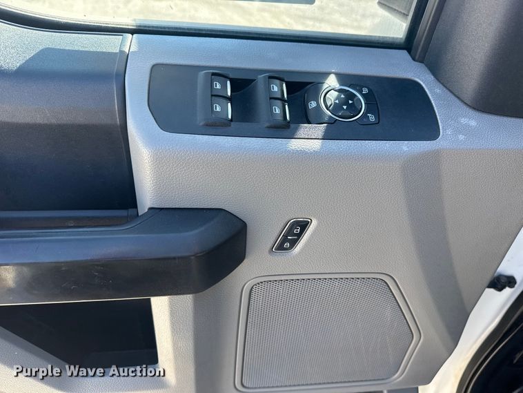 image for item DQ4333 2018 Ford F550 Super Duty Crew Cab flatbed truck