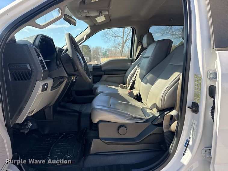 image for item DQ4333 2018 Ford F550 Super Duty Crew Cab flatbed truck