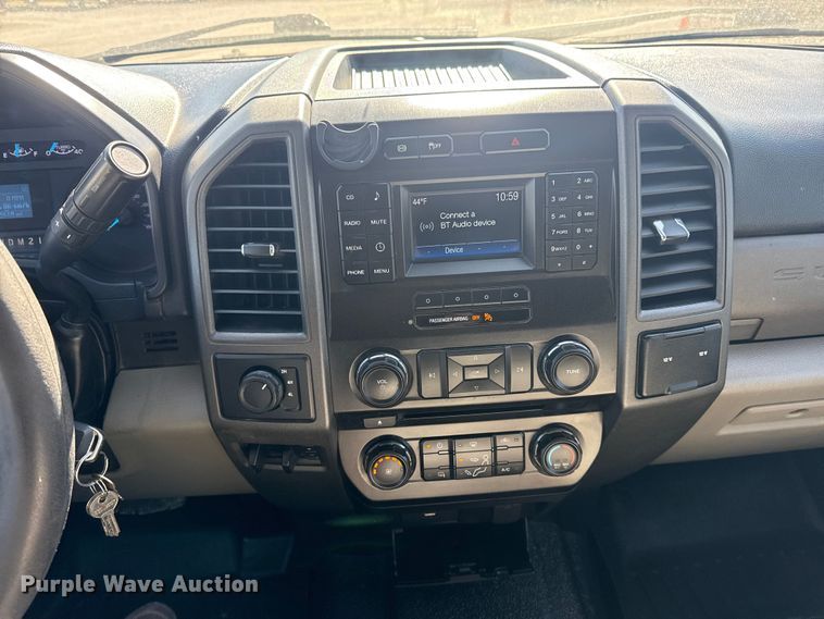 image for item DQ4333 2018 Ford F550 Super Duty Crew Cab flatbed truck