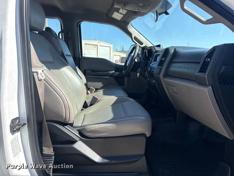 image for item DQ4333 2018 Ford F550 Super Duty Crew Cab flatbed truck